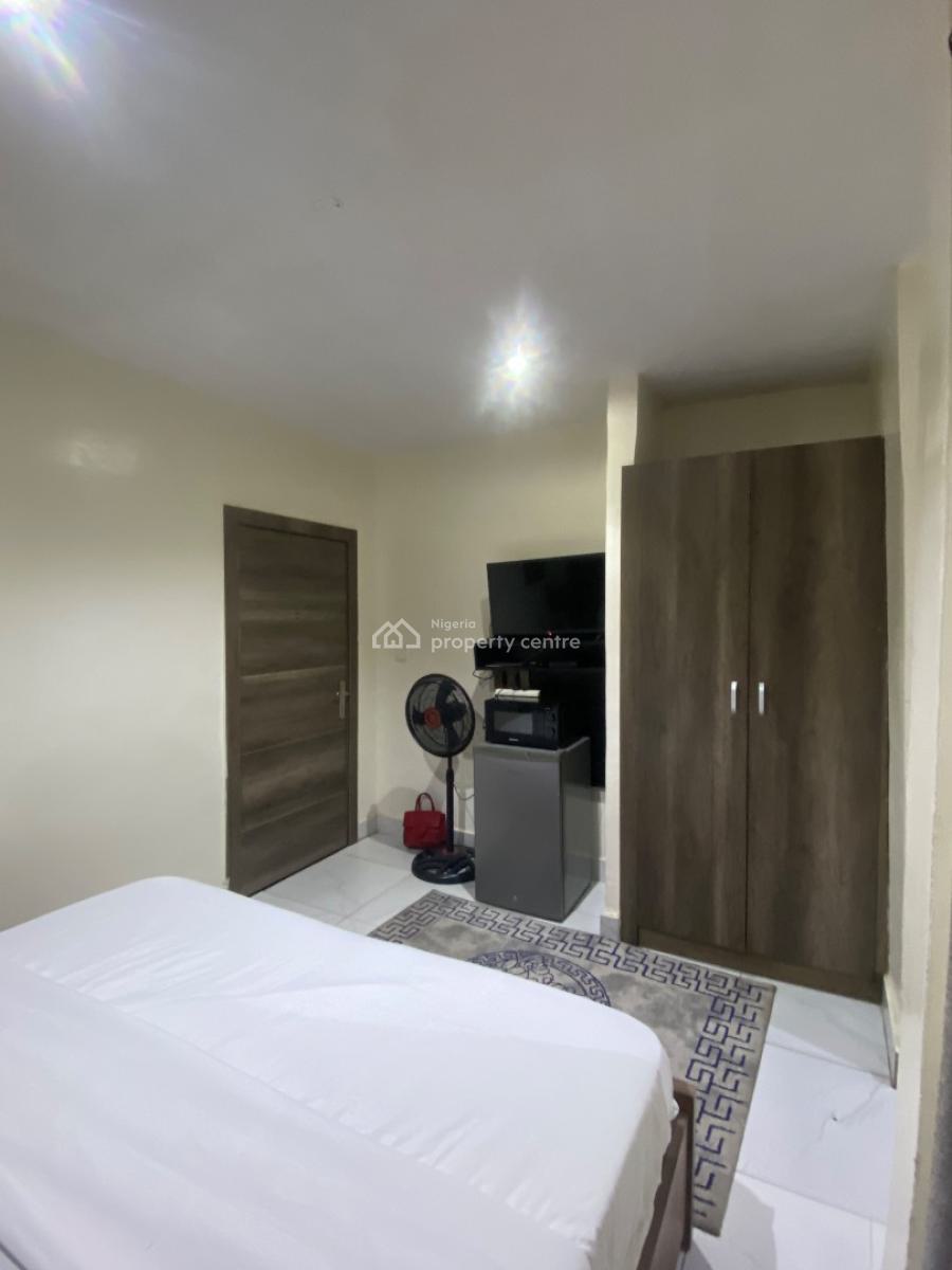 Lovely Studio Apartment with Kitchenette, Ikate, Lekki, Lagos, Self Contain (single Rooms) Short Let