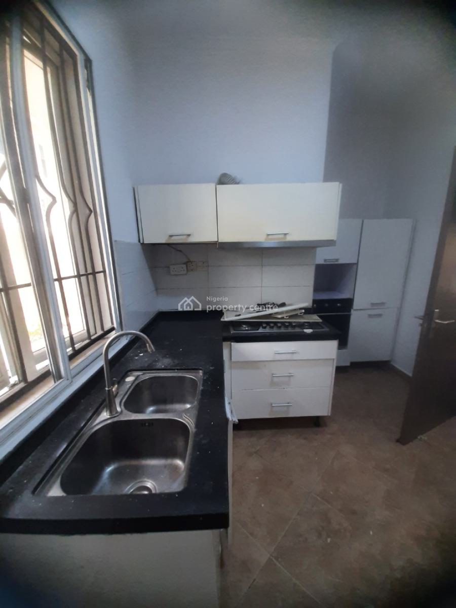 Serviced 3 Bedroom En-suite Flat with Fitted Kitchen, Cooker, Heat Ext, Lekki Phase 1, Lekki, Lagos, Flat / Apartment for Rent