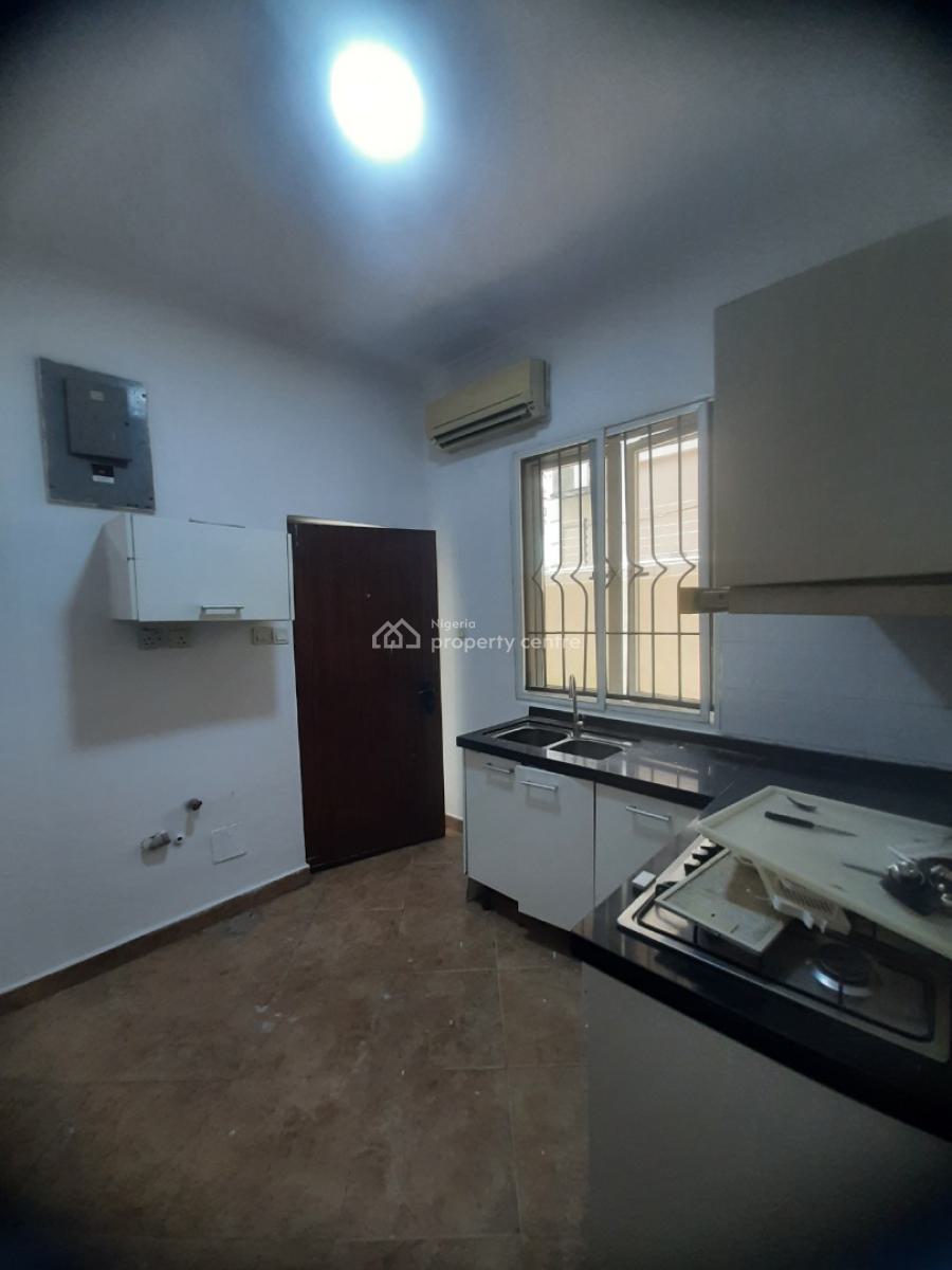 Serviced 3 Bedroom En-suite Flat with Fitted Kitchen, Cooker, Heat Ext, Lekki Phase 1, Lekki, Lagos, Flat / Apartment for Rent