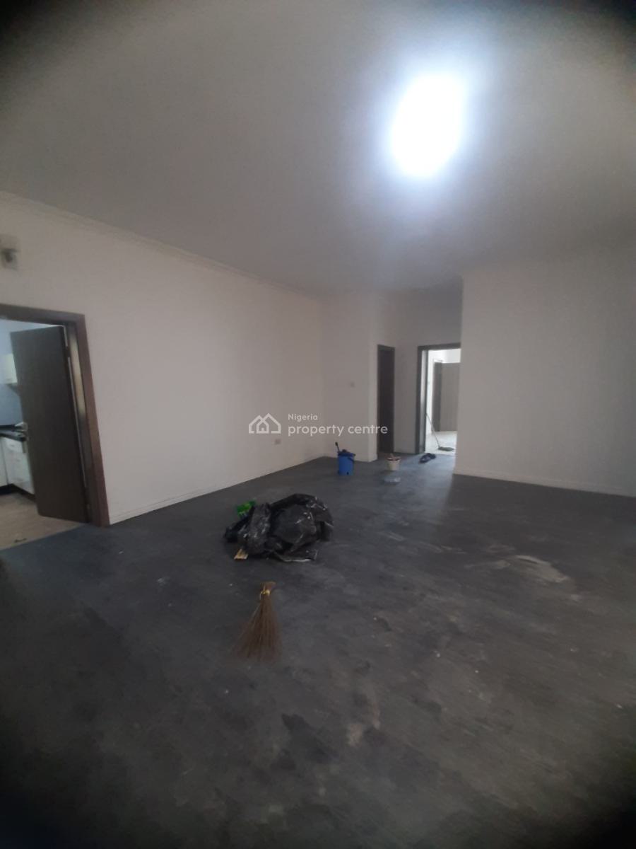 Serviced 3 Bedroom En-suite Flat with Fitted Kitchen, Cooker, Heat Ext, Lekki Phase 1, Lekki, Lagos, Flat / Apartment for Rent