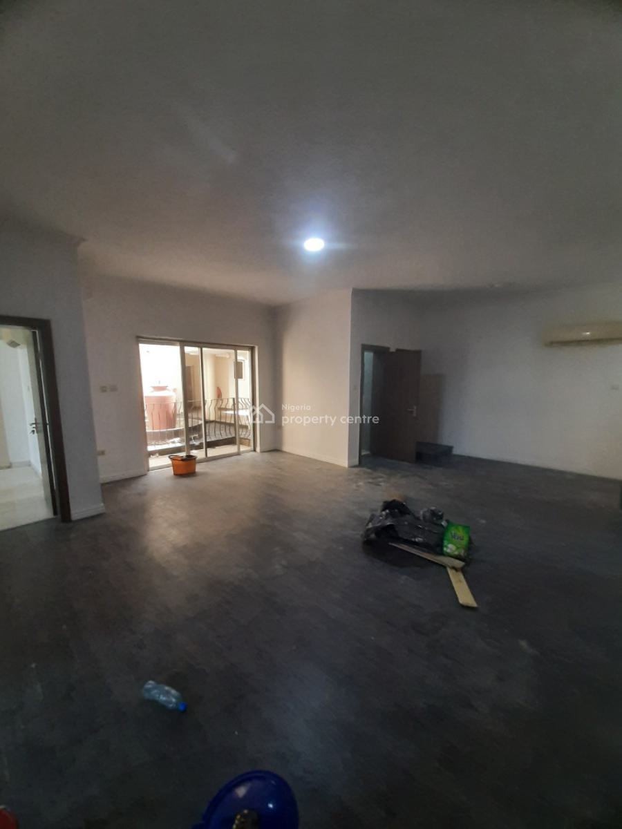 Serviced 3 Bedroom En-suite Flat with Fitted Kitchen, Cooker, Heat Ext, Lekki Phase 1, Lekki, Lagos, Flat / Apartment for Rent