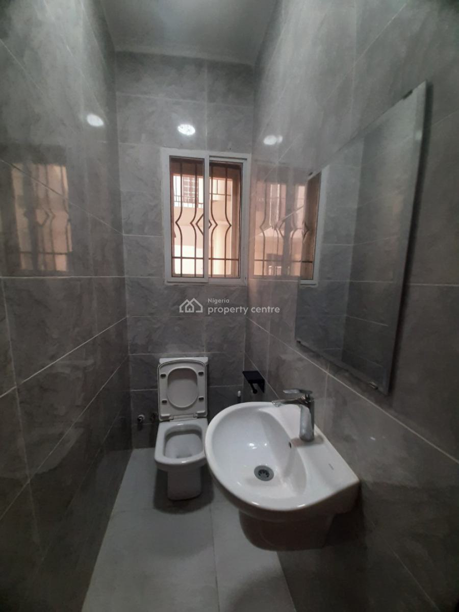 Serviced 3 Bedroom En-suite Flat with Fitted Kitchen, Cooker, Heat Ext, Lekki Phase 1, Lekki, Lagos, Flat / Apartment for Rent