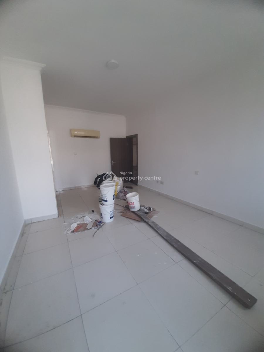 Serviced 3 Bedroom En-suite Flat with Fitted Kitchen, Cooker, Heat Ext, Lekki Phase 1, Lekki, Lagos, Flat / Apartment for Rent