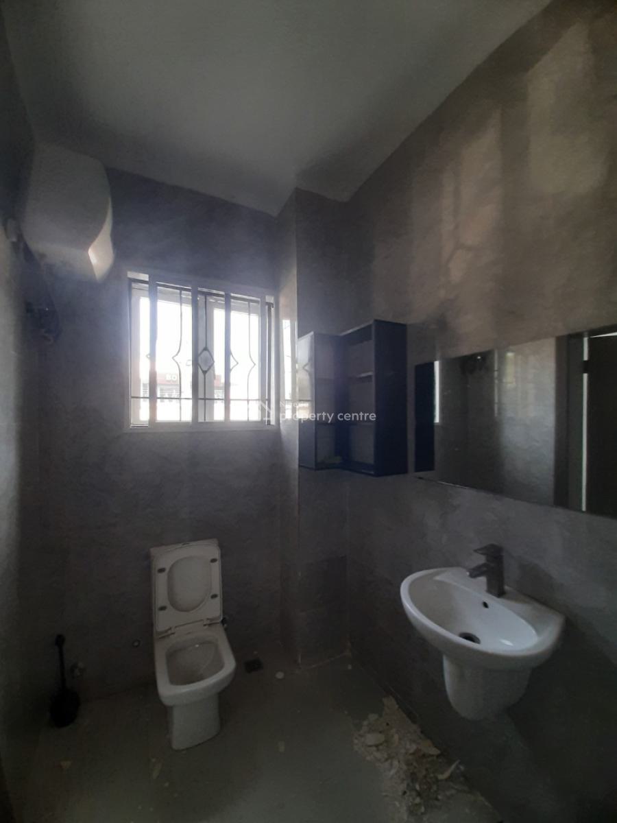 Serviced 3 Bedroom En-suite Flat with Fitted Kitchen, Cooker, Heat Ext, Lekki Phase 1, Lekki, Lagos, Flat / Apartment for Rent