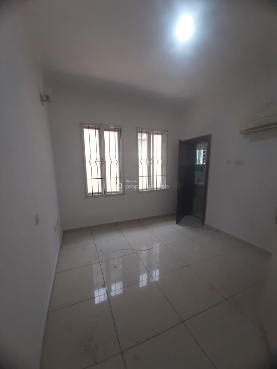 Serviced 3 Bedroom En-suite Flat with Fitted Kitchen, Cooker, Heat Ext, Lekki Phase 1, Lekki, Lagos, Flat / Apartment for Rent