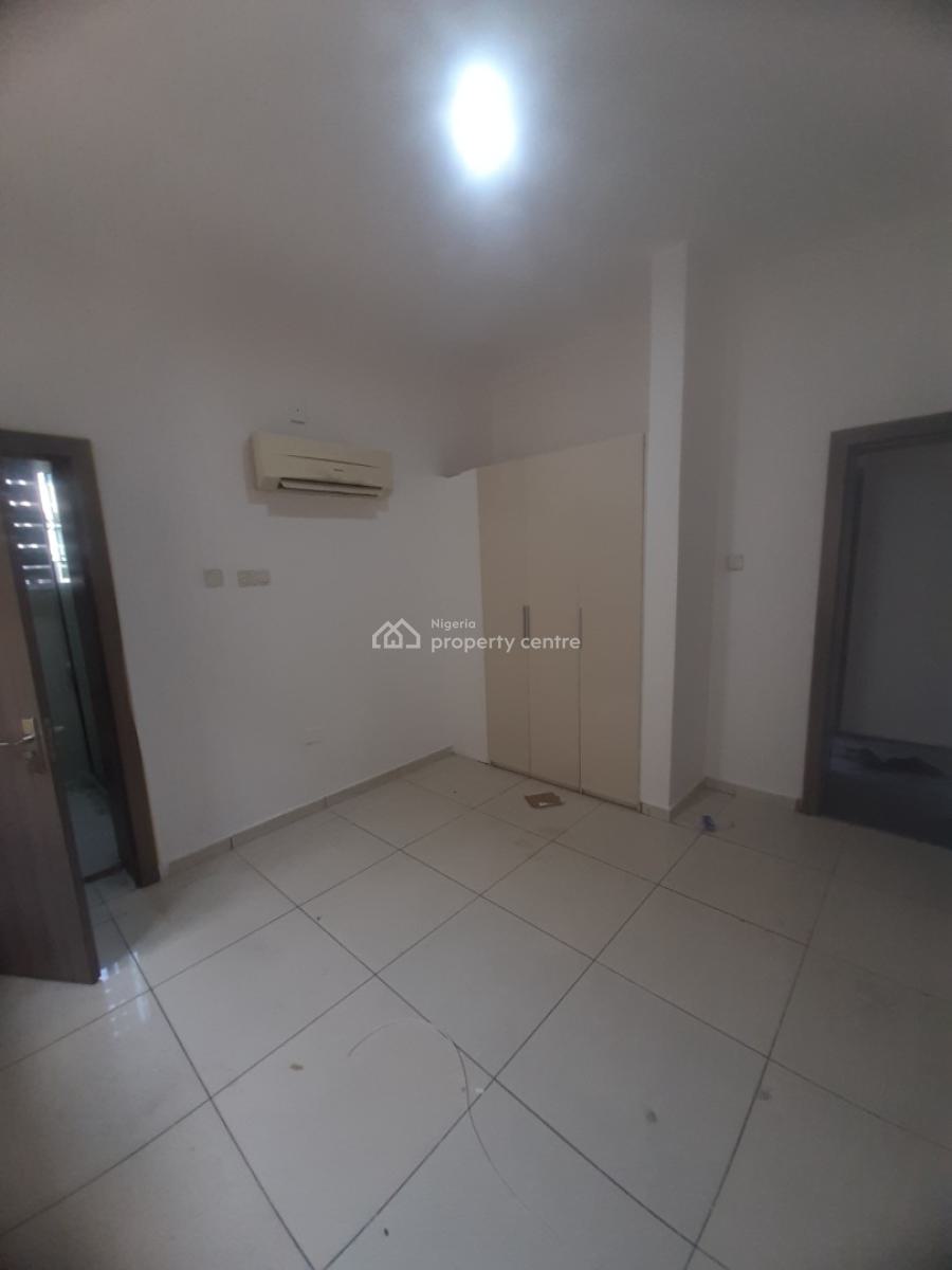 Serviced 3 Bedroom En-suite Flat with Fitted Kitchen, Cooker, Heat Ext, Lekki Phase 1, Lekki, Lagos, Flat / Apartment for Rent