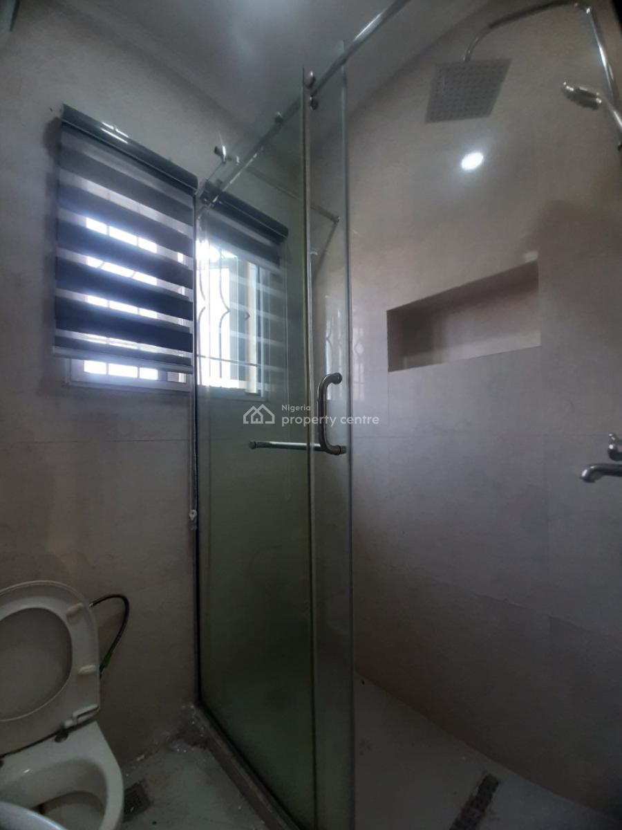 Serviced 3 Bedroom En-suite Flat with Fitted Kitchen, Cooker, Heat Ext, Lekki Phase 1, Lekki, Lagos, Flat / Apartment for Rent