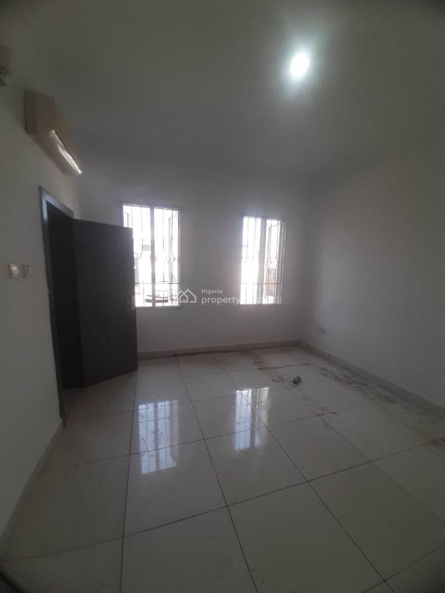 Serviced 3 Bedroom En-suite Flat with Fitted Kitchen, Cooker, Heat Ext, Lekki Phase 1, Lekki, Lagos, Flat / Apartment for Rent