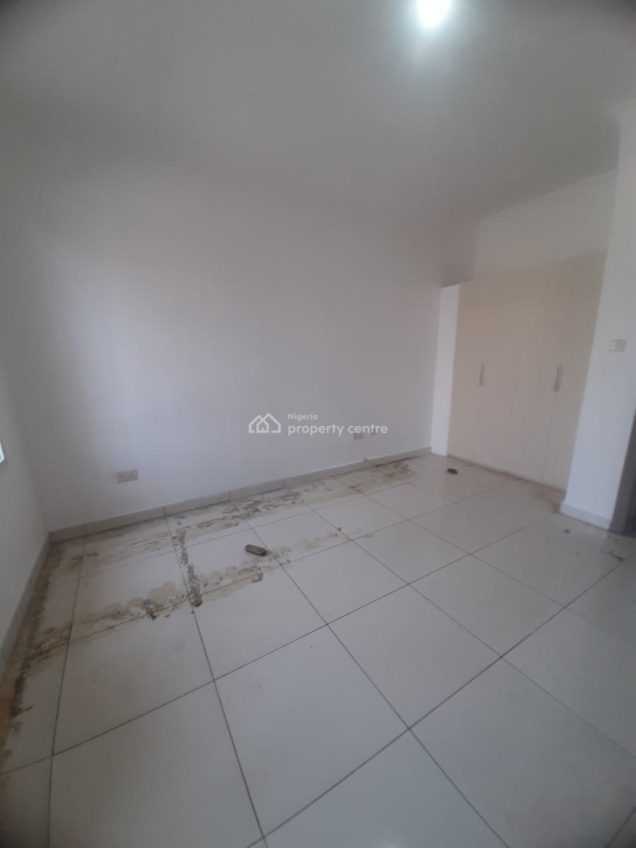 Serviced 3 Bedroom En-suite Flat with Fitted Kitchen, Cooker, Heat Ext, Lekki Phase 1, Lekki, Lagos, Flat / Apartment for Rent
