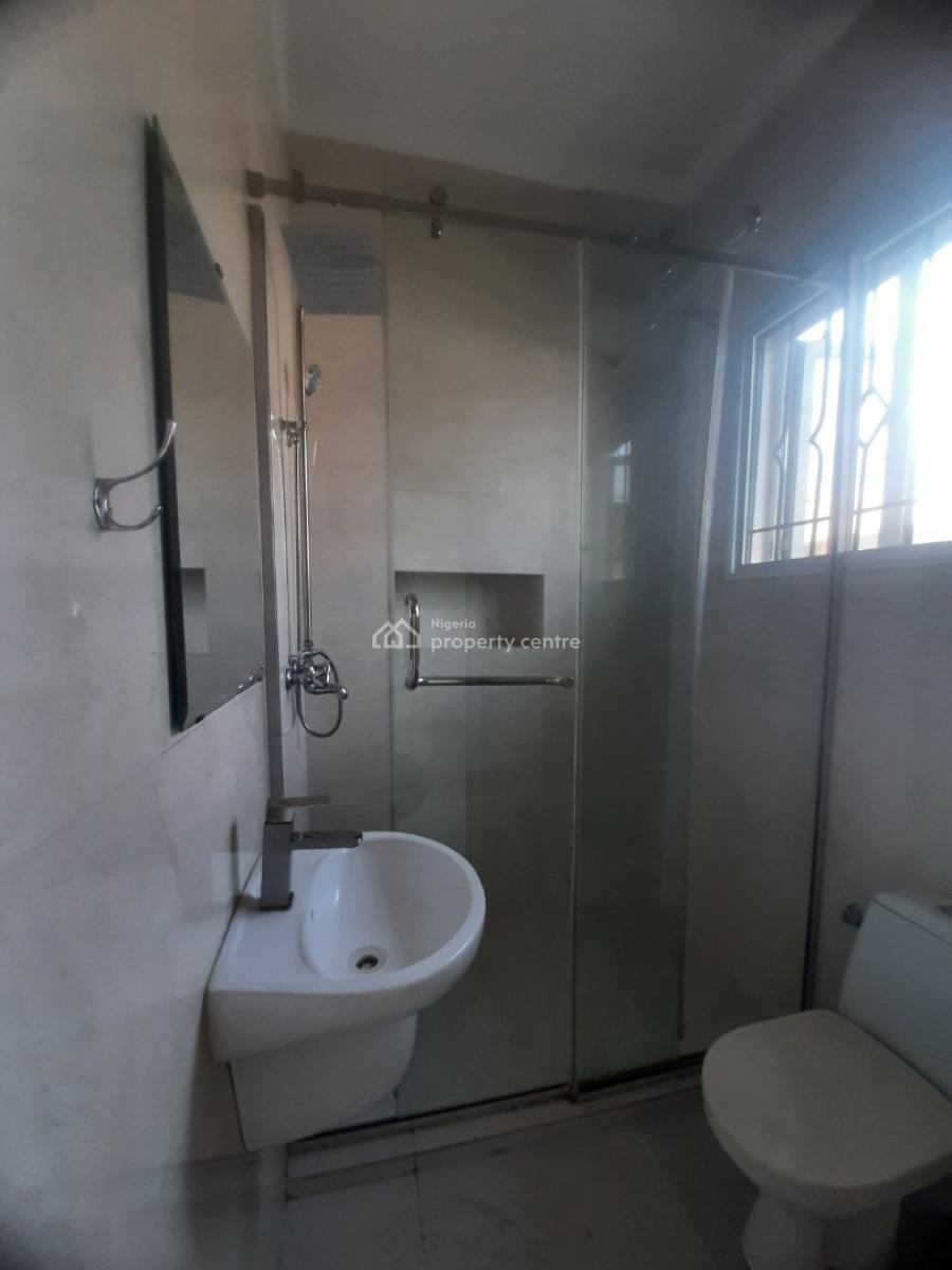Serviced 3 Bedroom En-suite Flat with Fitted Kitchen, Cooker, Heat Ext, Lekki Phase 1, Lekki, Lagos, Flat / Apartment for Rent