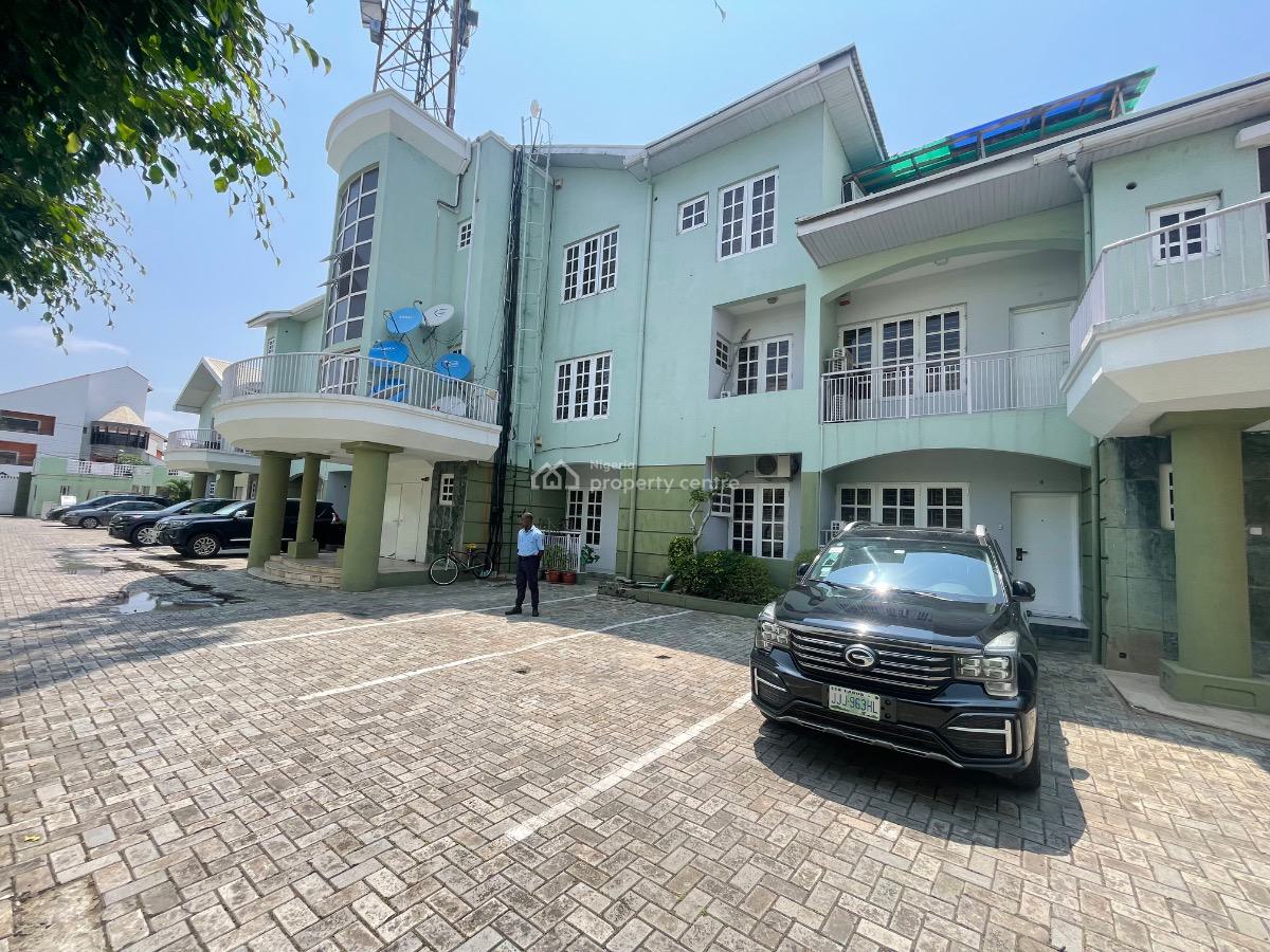 Massive, Very Clean and Well-maintained 3-bedroom Flat Comes with a Bq, Parkview, Ikoyi, Lagos, Flat / Apartment for Rent