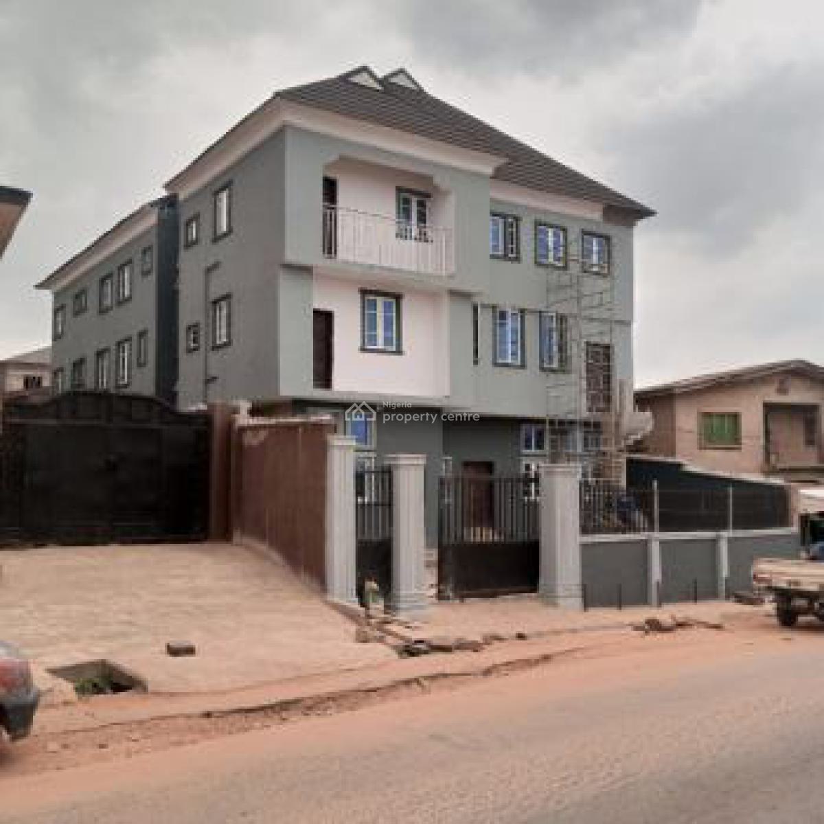 21 Room Selfcon with Cofo, Agbowo Area Close to University of Ibadan, Ibadan North, Oyo, Block of Flats for Sale