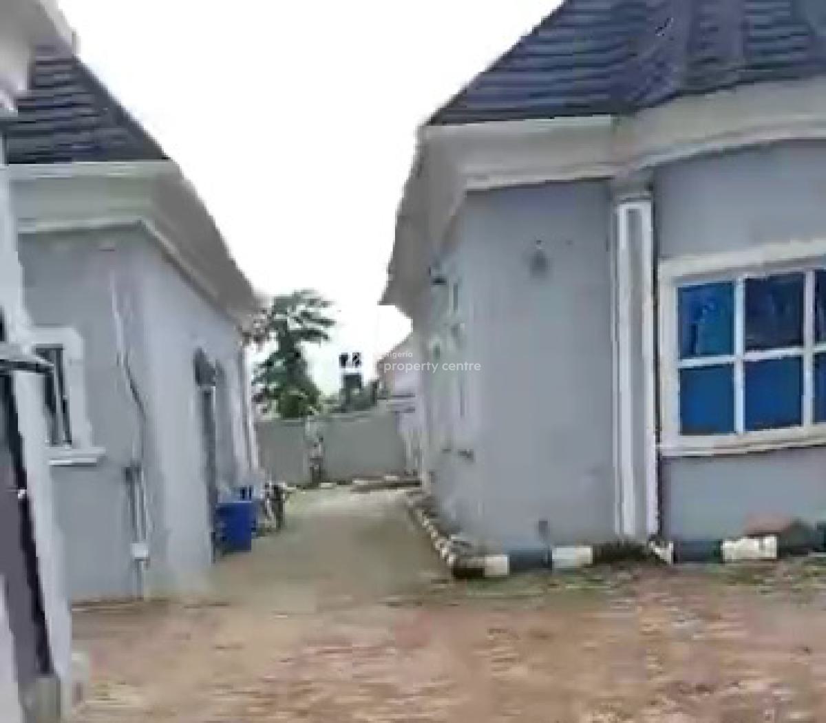 4 Masters Bedroom Bungalow & 2bedroom Bq, 100ft By 110ft Land, Amagba Road, Gra, Benin City, Benin, Oredo, Edo, Detached Bungalow for Sale