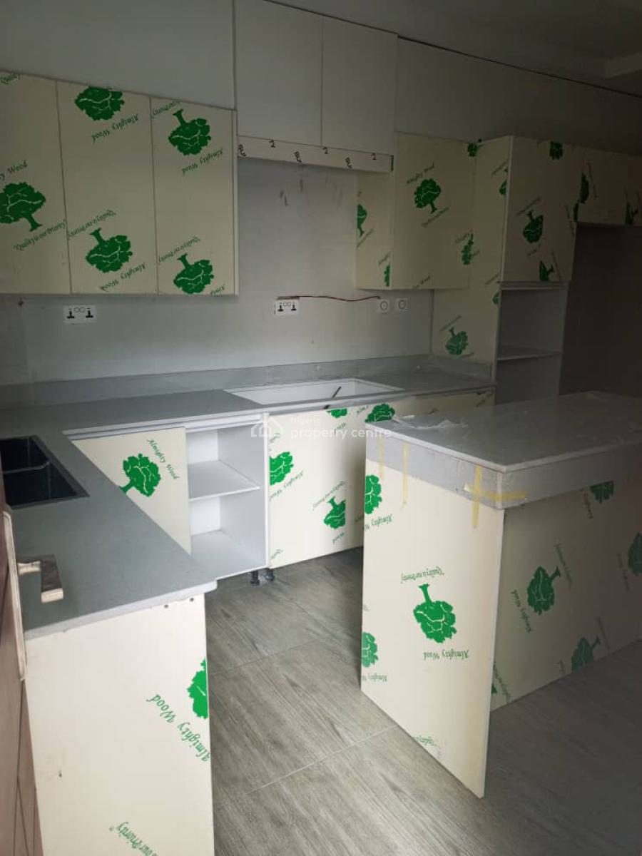 Spacious 4 Bedroom Terrace Duplex with Bq Secured, Lekki Right, Lekki Phase 1, Lekki, Lagos, Terraced Duplex for Rent