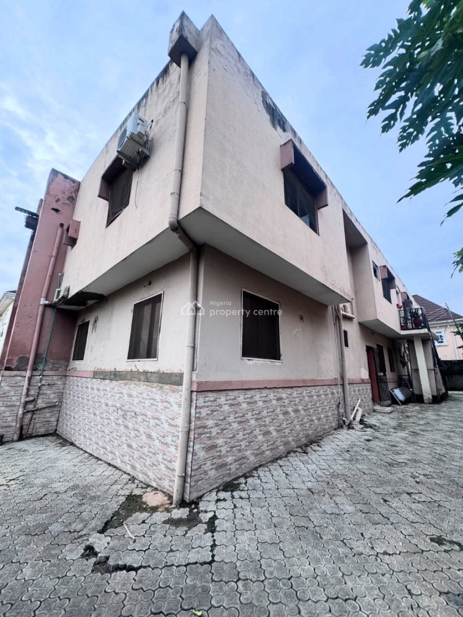 This Property Compromises of 4units of 2bedroom Apartments,, Zone 4, Wuse, Abuja, Flat / Apartment for Sale
