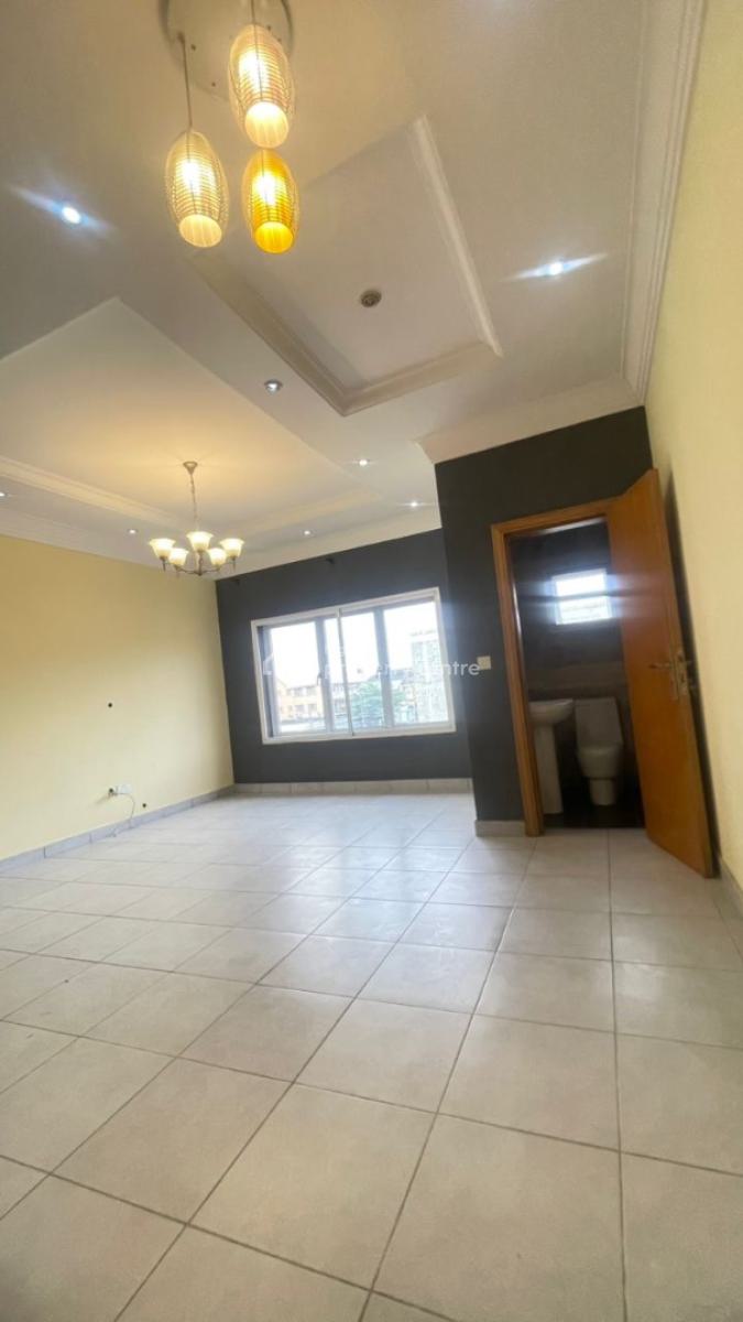 2 Bedroom Apartment on 2nd Floor, Lekki Phase 1, Lekki, Lagos, Flat / Apartment for Rent