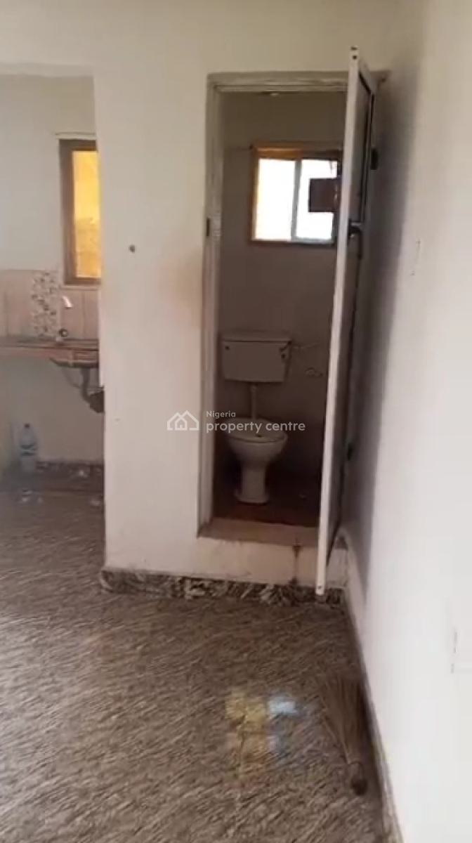 Specious Room Self-contain (upstairs), Bajulaye, Shomolu, Lagos, Self Contain (single Rooms) for Rent