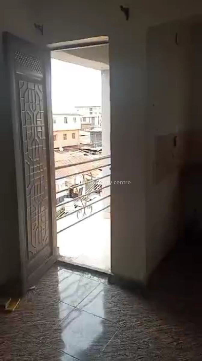 Specious Room Self-contain (upstairs), Bajulaye, Shomolu, Lagos, Self Contain (single Rooms) for Rent