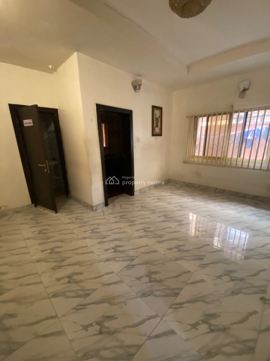 a Spacious Room and Parlour, Off Admiralty Way Lekki Phase 1, Lekki Phase 1, Lekki, Lagos, Mini Flat (room and Parlour) for Rent