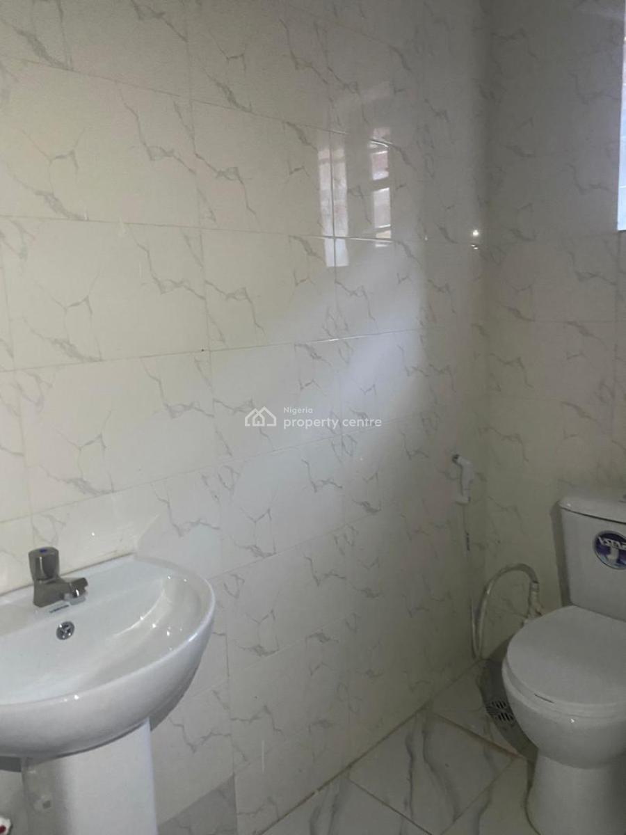 3 Bedrooms Flat, Olowora, Magodo, Lagos, Flat / Apartment for Rent