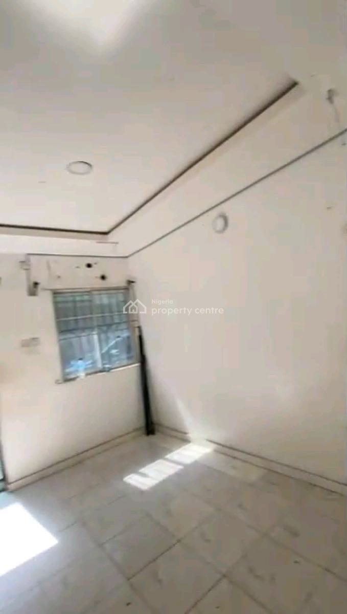 Standard and Executive Miniflat, Off Market Street, Shomolu, Lagos, Mini Flat (room and Parlour) for Rent