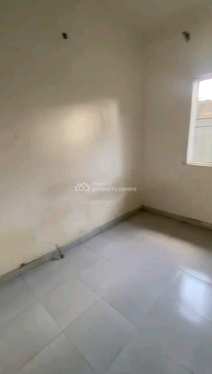 Standard and Executive Miniflat, Off Market Street, Shomolu, Lagos, Mini Flat (room and Parlour) for Rent