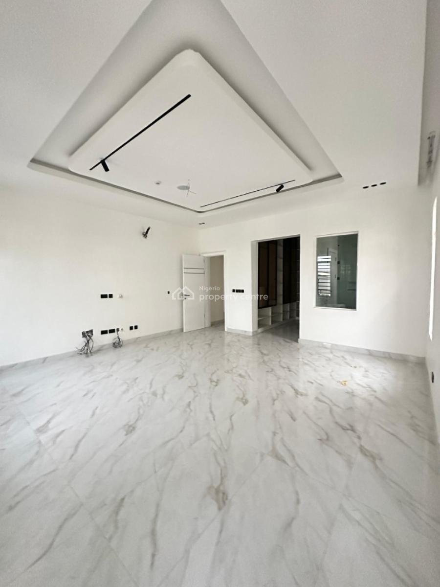 Spacious Standard Luxury 4 Bedroom Penthouse with Elevator, Lekki Phase 1, Lekki, Lagos, Flat / Apartment for Sale