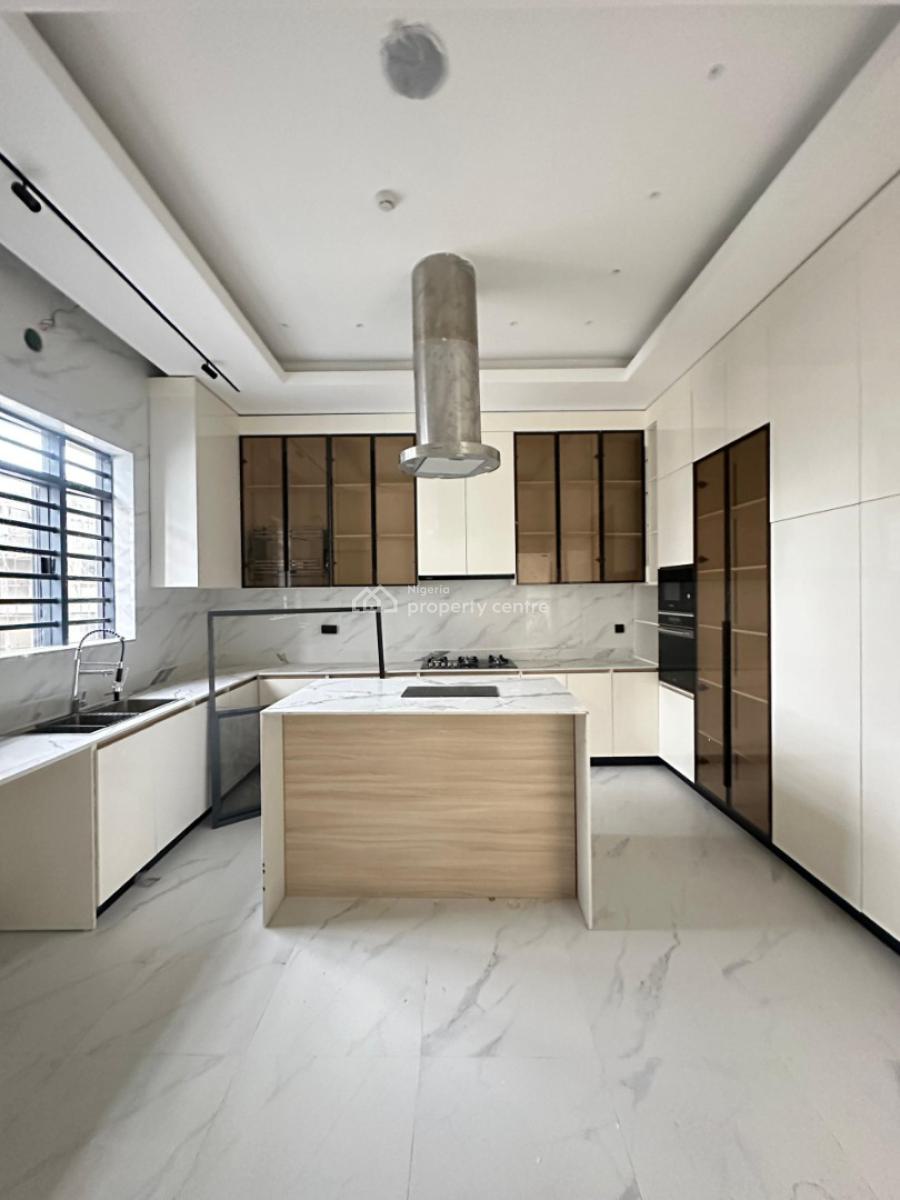 Spacious Standard Luxury 4 Bedroom Penthouse with Elevator, Lekki Phase 1, Lekki, Lagos, Flat / Apartment for Sale