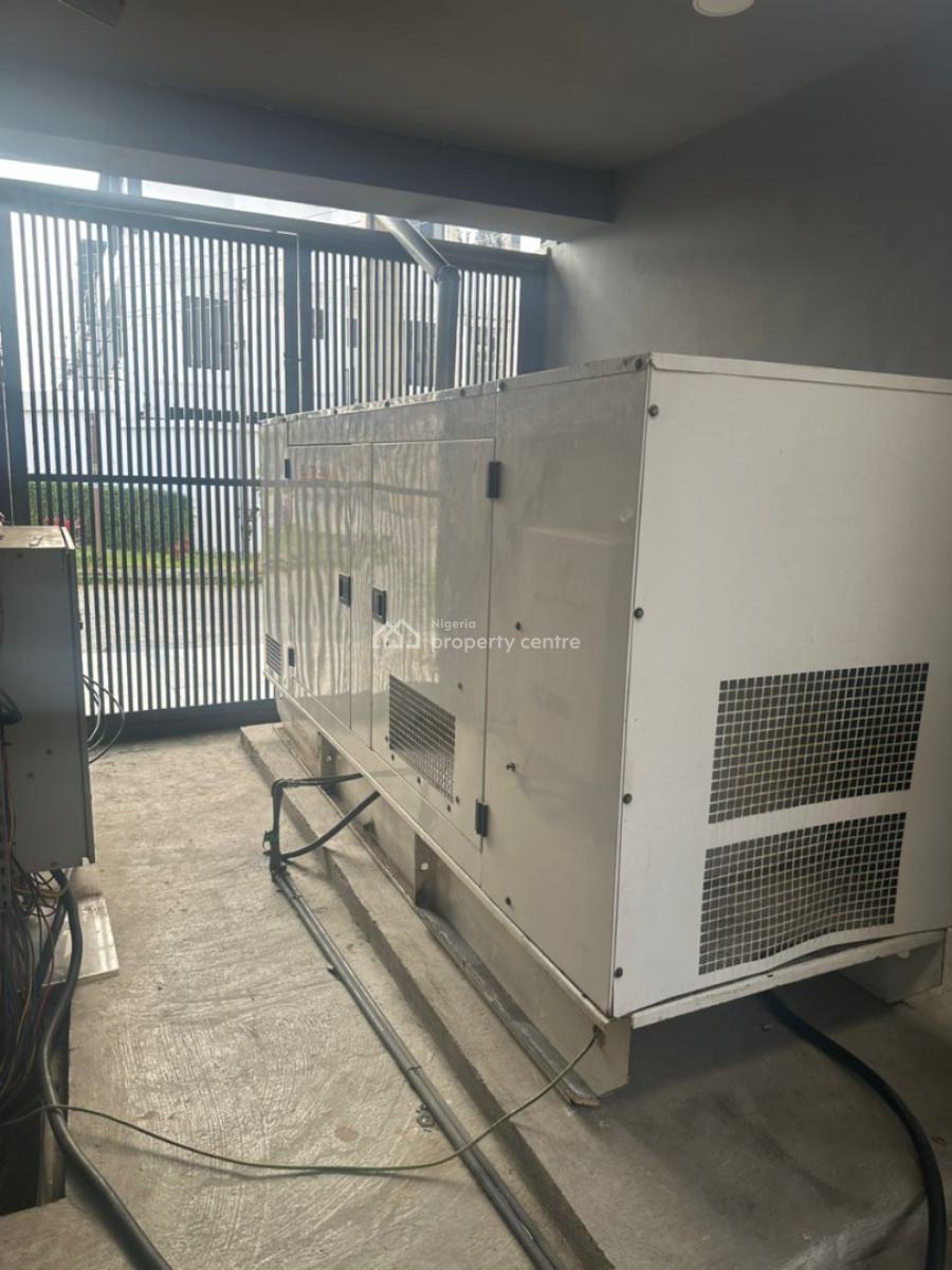 a Well Furnished 3bedroom Penthouse, Lekki Phase 1, Lekki, Lagos, Block of Flats for Sale