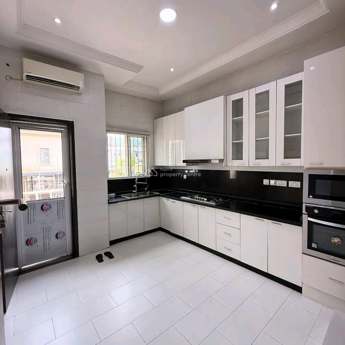 Four Bedrooms Fully Furnished Terraced Duplex Corner Unit Available, Guzape District, Abuja, Terraced Duplex for Sale