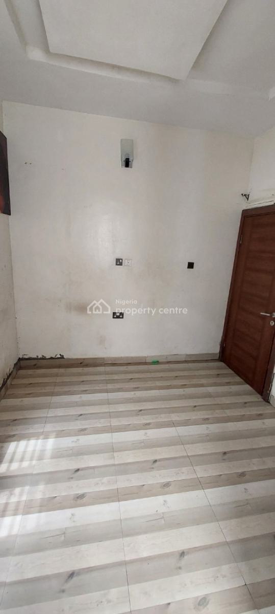 Standard Single Room, Upstairs, Osapa, Lekki, Lagos, Flat / Apartment for Rent