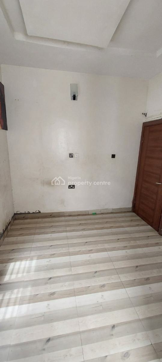 Standard Single Room, Upstairs, Osapa, Lekki, Lagos, Flat / Apartment for Rent
