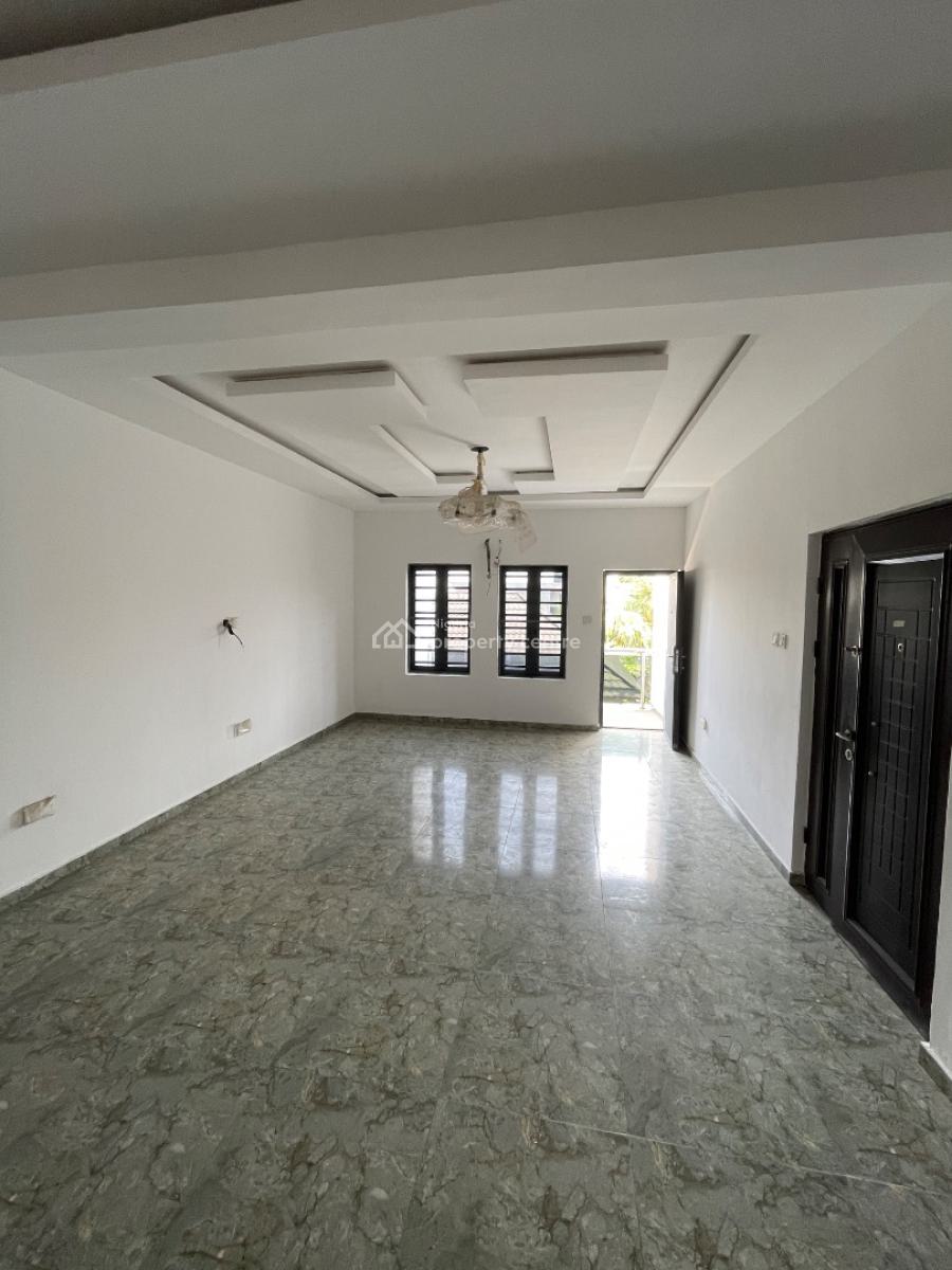 Clean and Spacious 3 Bedroom Apartment with Bq, Lekki, Lekki Phase 1, Lekki, Lagos, Flat / Apartment for Sale