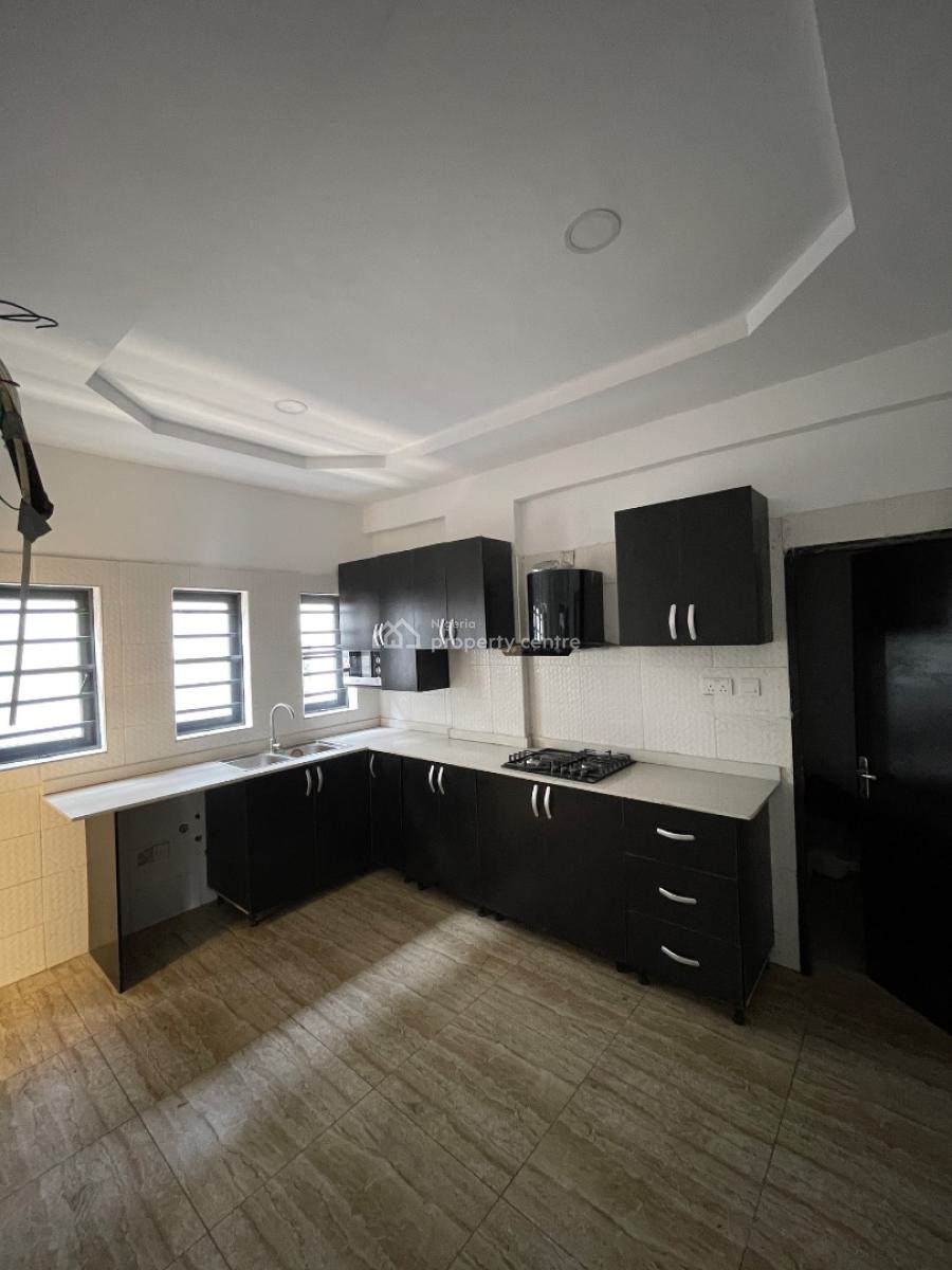 Clean and Spacious 3 Bedroom Apartment with Bq, Lekki, Lekki Phase 1, Lekki, Lagos, Flat / Apartment for Sale