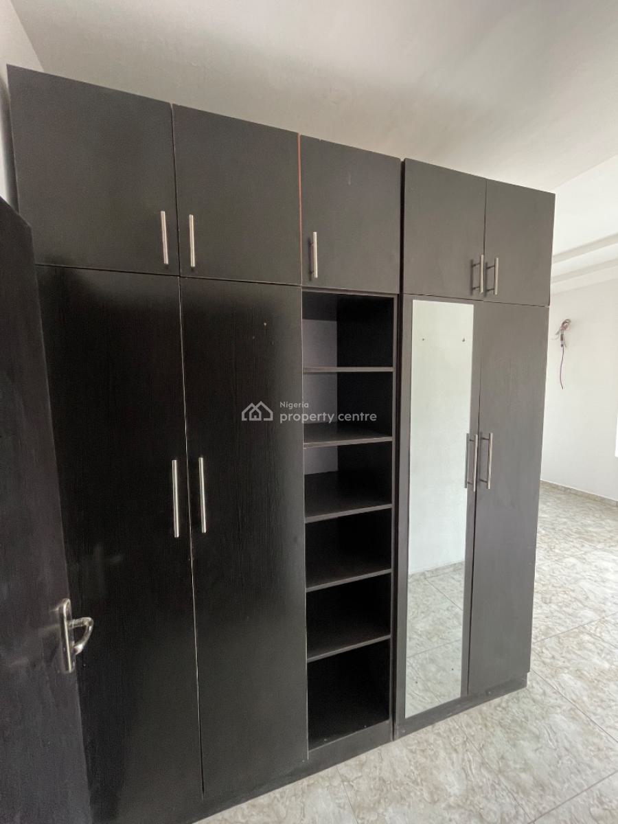 Clean and Spacious 3 Bedroom Apartment with Bq, Lekki, Lekki Phase 1, Lekki, Lagos, Flat / Apartment for Sale
