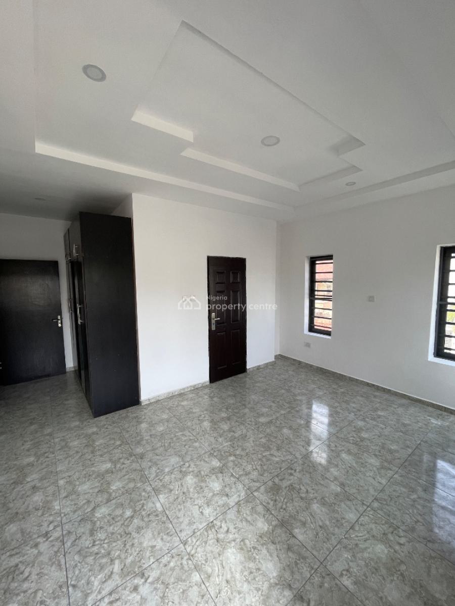 Clean and Spacious 3 Bedroom Apartment with Bq, Lekki, Lekki Phase 1, Lekki, Lagos, Flat / Apartment for Sale