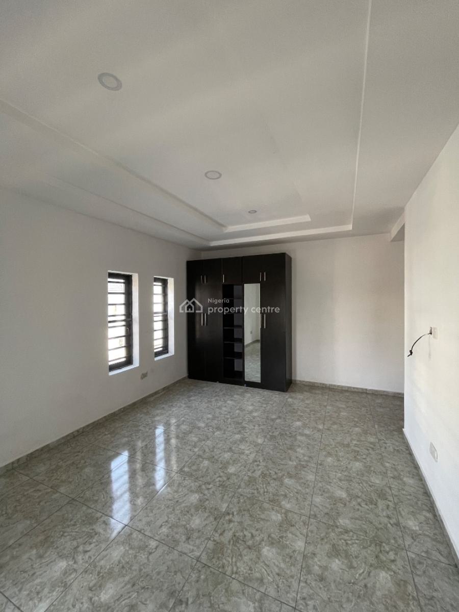 Clean and Spacious 3 Bedroom Apartment with Bq, Lekki, Lekki Phase 1, Lekki, Lagos, Flat / Apartment for Sale