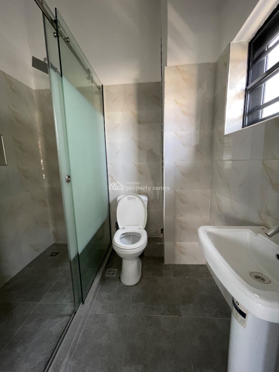 Clean and Spacious 3 Bedroom Apartment with Bq, Lekki, Lekki Phase 1, Lekki, Lagos, Flat / Apartment for Sale