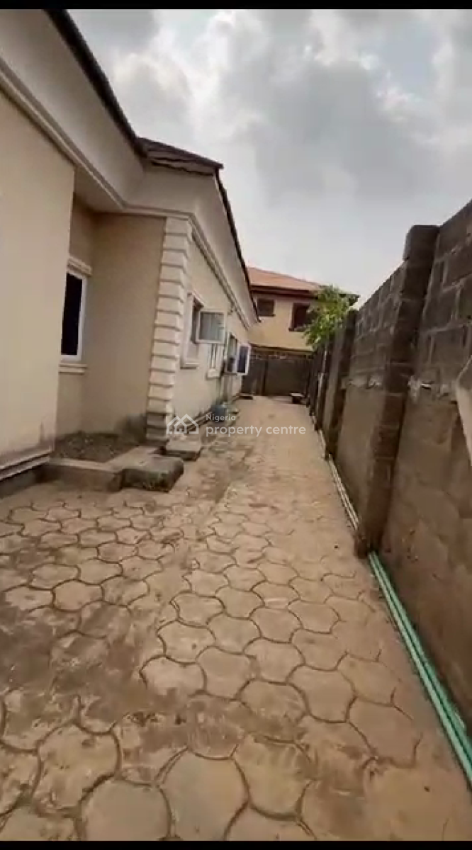 Lovely 4 Bedrooms Bungalow & Bq., Happy Way Estate, Baruwa, Ipaja, Alimosho, Lagos., Baruwa, Ipaja, Lagos, Detached Bungalow for Sale