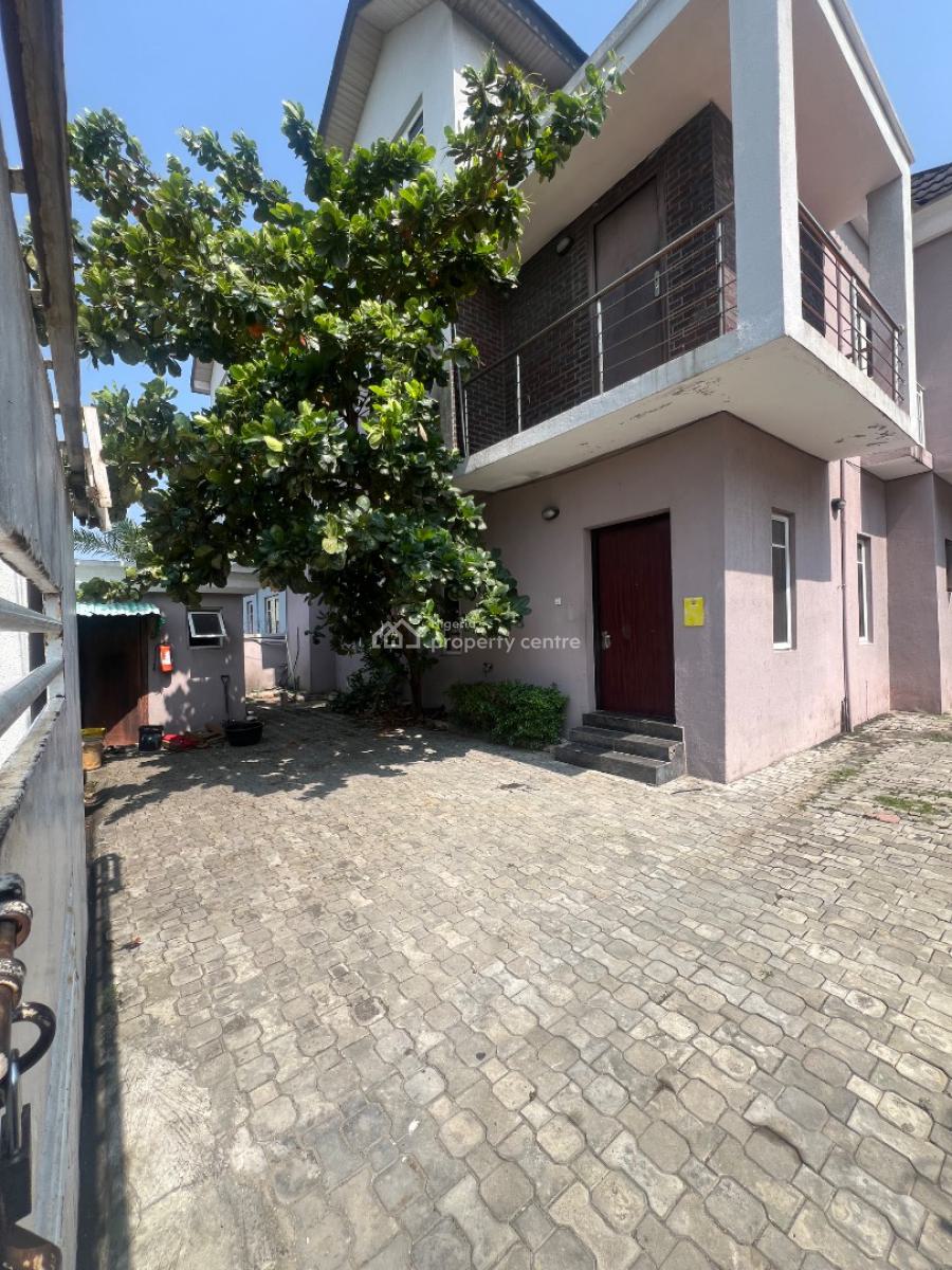 Beautiful 5-bedroom Semi-detached Duplex (with 1-bedroom Penthouse), Lekki Phase 1, Lekki, Lagos, House for Rent