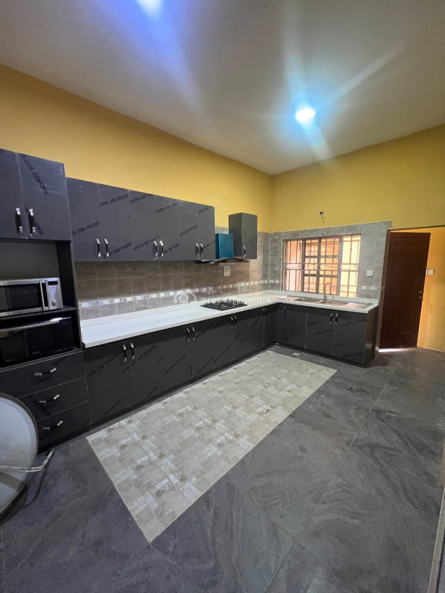 Massive 4-bedroom Semi-detached Duplex with 2-bedroom Bq, Lekki Phase 1, Lekki, Lagos, House for Rent