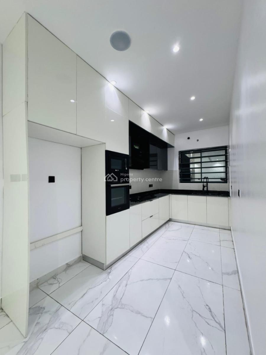 a Nice 2bedroom Apartment, Lekki Phase 1, Lekki, Lagos, Block of Flats for Sale