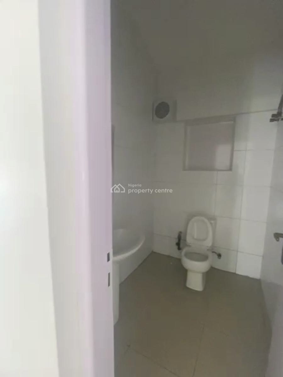 Spacious 5 Bedroom Flat with Bq Upstairs, Off Admiralty Way, Lekki Phase 1, Lekki, Lagos, Flat / Apartment for Rent