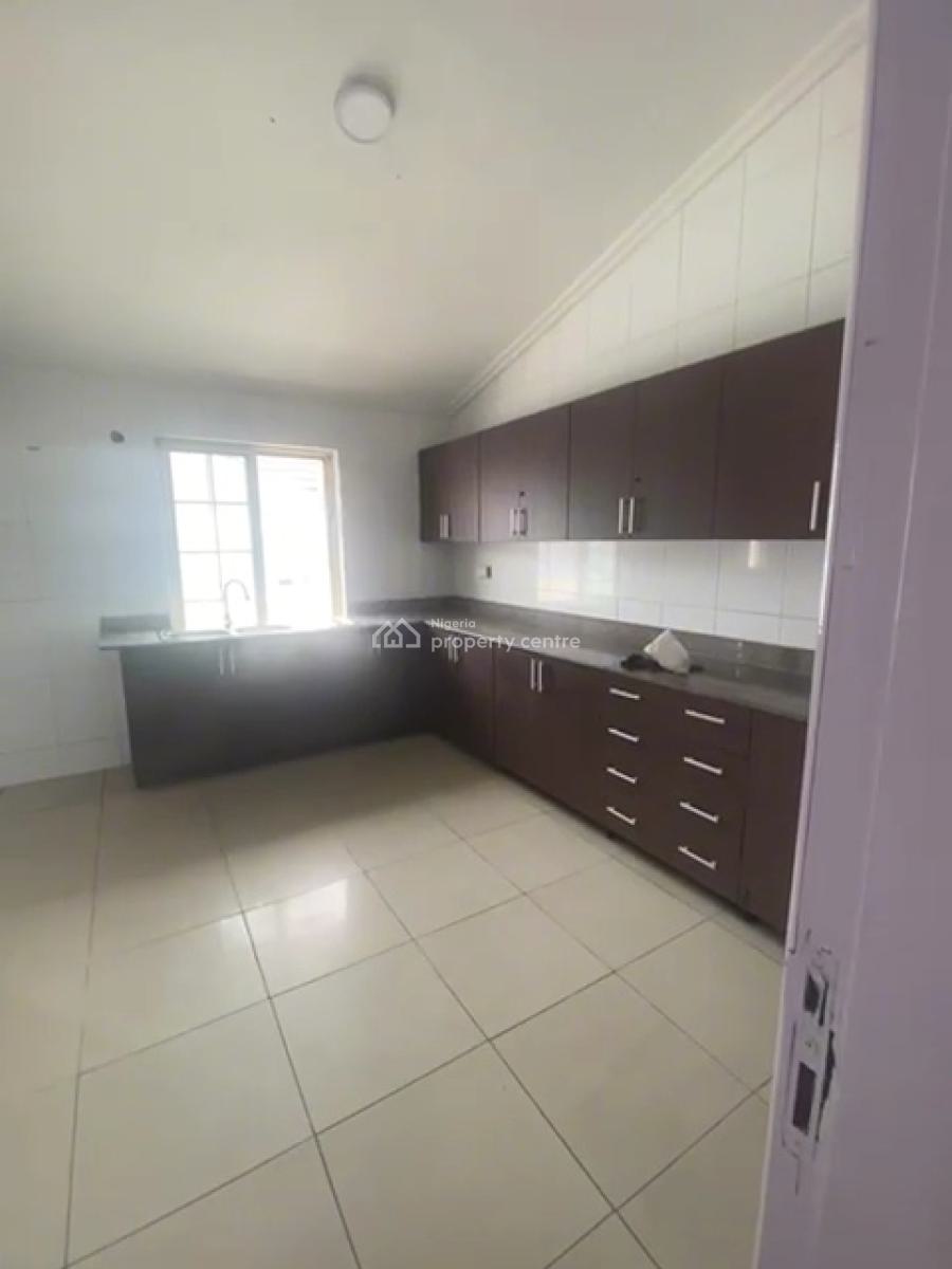 Spacious 5 Bedroom Flat with Bq Upstairs, Off Admiralty Way, Lekki Phase 1, Lekki, Lagos, Flat / Apartment for Rent