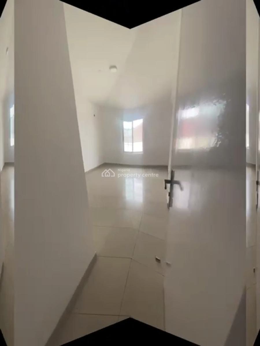 Spacious 5 Bedroom Flat with Bq Upstairs, Off Admiralty Way, Lekki Phase 1, Lekki, Lagos, Flat / Apartment for Rent