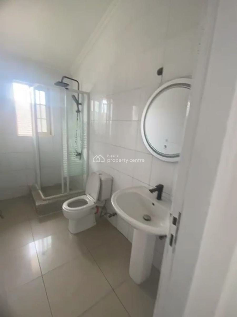 Spacious 5 Bedroom Flat with Bq Upstairs, Off Admiralty Way, Lekki Phase 1, Lekki, Lagos, Flat / Apartment for Rent