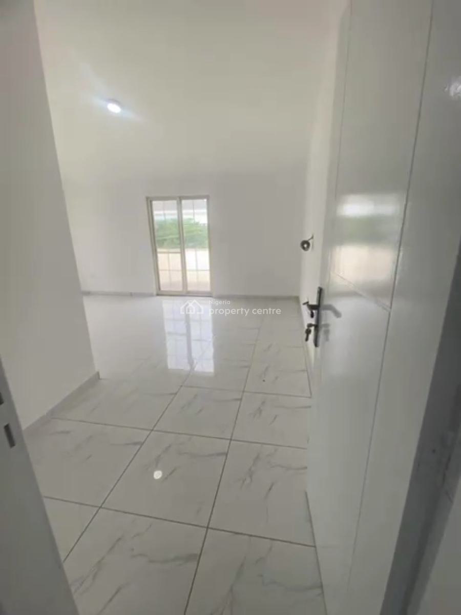 Spacious 5 Bedroom Flat with Bq Upstairs, Off Admiralty Way, Lekki Phase 1, Lekki, Lagos, Flat / Apartment for Rent