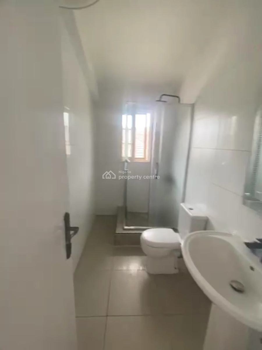 Spacious 5 Bedroom Flat with Bq Upstairs, Off Admiralty Way, Lekki Phase 1, Lekki, Lagos, Flat / Apartment for Rent