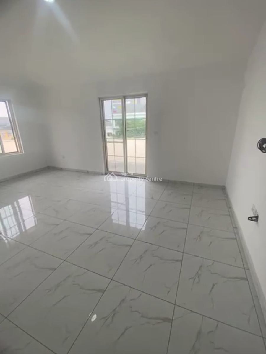 Spacious 5 Bedroom Flat with Bq Upstairs, Off Admiralty Way, Lekki Phase 1, Lekki, Lagos, Flat / Apartment for Rent