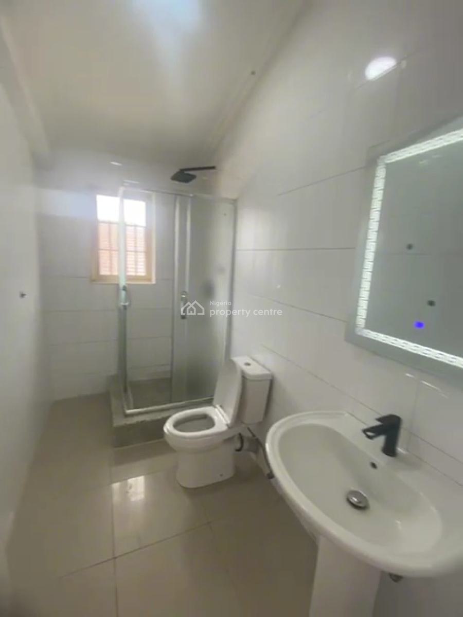Spacious 5 Bedroom Flat with Bq Upstairs, Off Admiralty Way, Lekki Phase 1, Lekki, Lagos, Flat / Apartment for Rent
